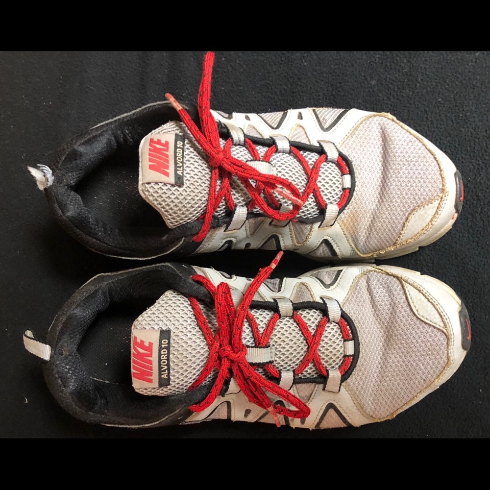 Pre-owned youth boy’s Alvord 10 Sz 9 Running Shoe